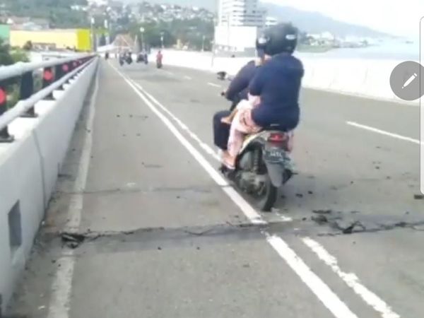 Penampakan Jembatan Merah Putih Usai Gempa di Ambon
