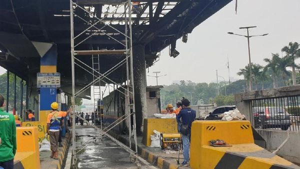 Mulai Diperbaiki, Begini Parahnya Kerusakan Gerbang Tol Depan DPR