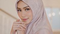 Inspirasi Gaya Hijab Pastel Ala Melody Prima, Bintang FTV yang Jadi Ibu Muda