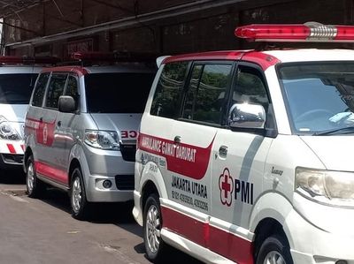 Potret Ambulans yang Disebut Bawa Batu-Bensin untuk Logistik Demo