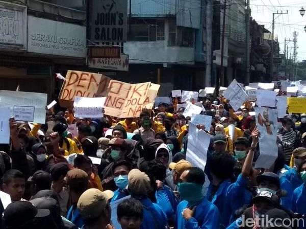 Longmarch Massa Mahasiswa di Magelang