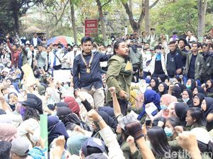 Enam Mahasiswa Unjani yang Ditahan Polda Metro Dipulangkan ke Cimahi Enam Mahasiswa Unjani yang Ditahan Polda Metro Dipulangkan ke Cimahi
