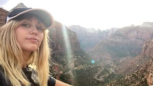 Miley Cyrus Habis Putus, Liburan ke Tempat Malaikat Turun