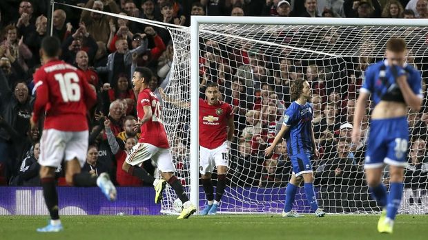 Piala Liga Inggris: Chelsea vs MU, Liverpool vs Arsenal