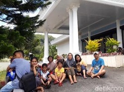 Ambon Diguncang Gempa, Warga Ngungsi ke Rumah Dinas Gubernur
