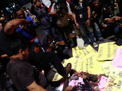 Wartawan Jakarta Gelar Aksi Teatrikal Protes Kekerasan Polisi ke Jurnalis