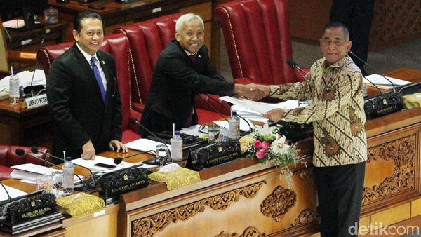 Paripurna DPR Sahkan RUU soal Bela Negara Jadi UU