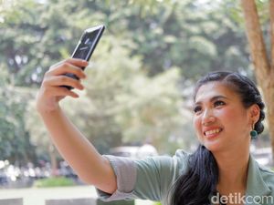 Samsung Siapkan Ponsel dengan Kamera Bawah Layar Samsung Siapkan Ponsel dengan Kamera Bawah Layar