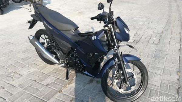 Ayam Jago Suzuki Bersolek