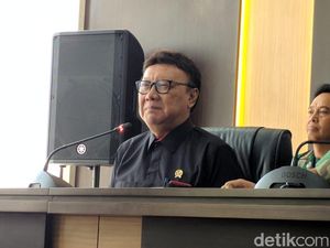 Jokowi Tunjuk Tjahjo Kumolo Jadi Plt Menkum HAM Jokowi Tunjuk Tjahjo Kumolo Jadi Plt Menkum HAM