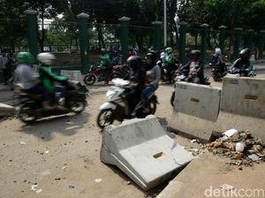 Melihat Suasana di Belakang Gedung DPR Pascademo Melihat Suasana di Belakang Gedung DPR Pascademo