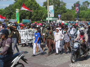 Turun ke Jalan, Mahasiswa-Pelajar Tutup Jalan Urip Sumoharjo Makassar