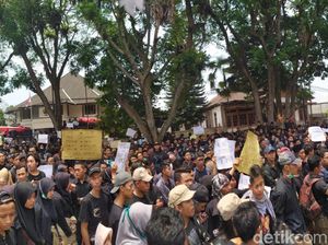 Massa Mahasiswa Wonosobo Bergerak Geruduk Gedung DPRD