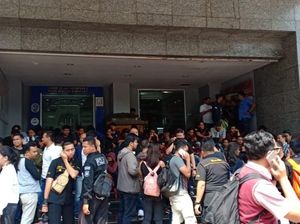 Polisi Pulangkan 56 Mahasiswa Karawang yang Sempat Ikut Demo di DPR Polisi Pulangkan 56 Mahasiswa Karawang yang Sempat Ikut Demo di DPR