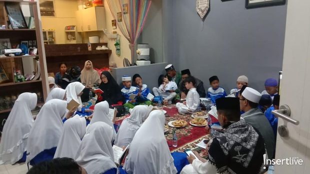 Juliana Moechtar gelar pengajian