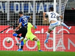Inter membuka keunggulan pada menit ke-23. Cristiano Biraghi melepaskan umpan lambung ke kotak penalti yang diteruskan oleh Danilo DAmbrosio dengan sundulan. Istimewa/Marco Rosi/Getty Images.