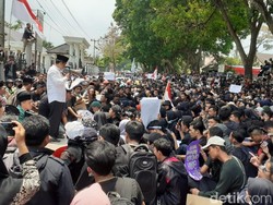 Temui Massa, Ketua DPRD Wonosobo Janji Teruskan Tuntutan Mahasiswa ke DPR