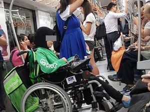 Antimainstream! Ojol Ini Antar Makanan Pakai Moge Ratusan Juta dan Kursi Roda Antimainstream! Ojol Ini Antar Makanan Pakai Moge Ratusan Juta dan Kursi Roda