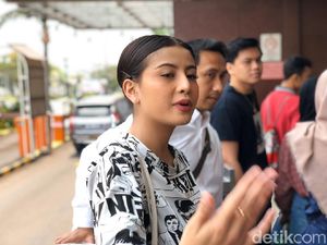 Aksi Awkarin Padamkan Kebakaran Hutan Tuai Simpati Aksi Awkarin Padamkan Kebakaran Hutan Tuai Simpati