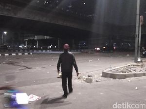 Massa Bubar di Slipi, Polisi Bergerak ke Arah Tomang