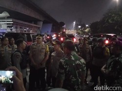 Video Kapolri-Panglima TNI Sambangi Lokasi Ricuh di Simpang Slipi