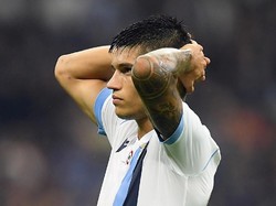 Masuk ke babak kedua, Lazio nyaris mencetak gol balasan. Correa relatif bebas saat menyundul bola hasil tendangan sudut, tapi upayanya itu masih menyamping dari gawang. Istimewa/Daniele Mascolo/Reuters.