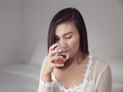 5 Kondisi Ini Bikin Kamu Sangat Haus Saat Bangun Tidur