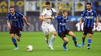 Bertanding di Giuseppe Meazza, Kamis (26/9/2019) dini hari WIB, laga berjalan terbuka sejak awal. Inter dan Lazio bergantian melancarkan serangan. Istimewa/Daniele Mascolo/Reuters.