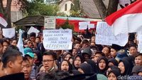Gema Suara Aspirasi di depan Gedung DPRD Wonosobo