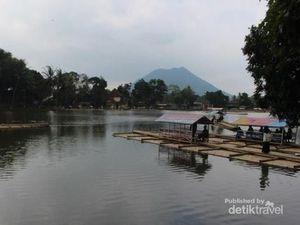 Hits dan Seru! Ke Candi di Garut Ini Harus Naik Rakit Dulu