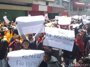 Demo Sempat Ricuh, Ketua DPRD Kota Magelang Temui Pedemo