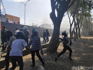 Massa Pendemo di DPRD Sulsel Kembali Ricuh