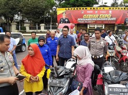 Sukacita Warga Malang Ketemu Kendaraannya yang Hilang di Expo Barang Bukti
