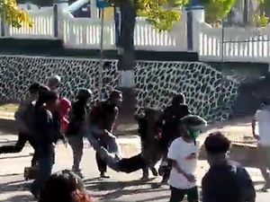 Kapolda Sultra Hadir, Mahasiswa Tinggalkan Ruangan Silaturahmi di Korem Kapolda Sultra Hadir, Mahasiswa Tinggalkan Ruangan Silaturahmi di Korem
