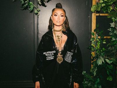 Gaya Agnez Mo dengan Aksesori Heboh Rp 14 Juta di Peluncuran Diamonds