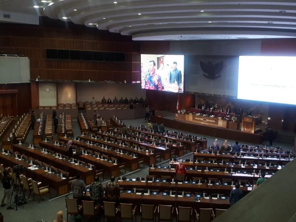 Paripurna Pengesahan RUU Perkoperasian Hanya Dihadiri 75 Anggota DPR Paripurna Pengesahan RUU Perkoperasian Hanya Dihadiri 75 Anggota DPR