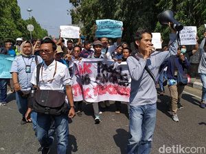 Ancam Kebebasan Pers, Jurnalis Ciayumajakuning Demo Tolak RKUHP Ancam Kebebasan Pers, Jurnalis Ciayumajakuning Demo Tolak RKUHP