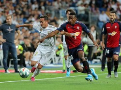 Menjamu Osasuna, penampilan Madrid sempat alot di menit-menit awal. Tuan rumah baru mulai mengancam selepas menit ke-15. REUTERS/Juan Medina.
