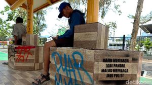 Vandalisme Halte di Kawasan Senayan Pascademo Pelajar