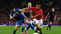 Sejak peluit kick-off dibunyikan, MU pun mengambil inisiatif serangan. Istimewa/Alex Livesey/Getty Images.