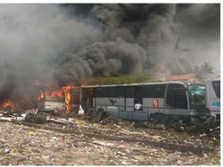 Pul Primajasa di Tangsel Kebakaran, 26 Bus Eks TransJ Hangus Dilalap Api