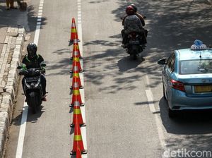 Lagi-lagi, Jalur Sepeda di Jalan Pramuka Dijajah Pemotor Nakal