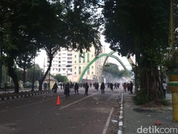 Kericuhan Pecah di Dekat DPRD Medan, Polisi Lepaskan Gas Air Mata