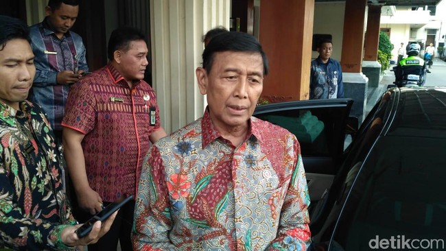 Menko Polhukam Wiranto Diserang Seorang Pria di Banten Menko Polhukam Wiranto Diserang Seorang Pria di Banten