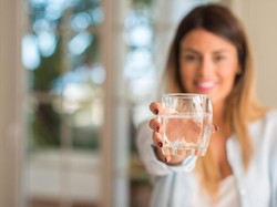 Ternyata Air Putih Bukan Cairan Terbaik Untuk Hilangkan Rasa Haus