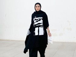 Sivia Azizah: Dari Blink Kini Jadi Hijabers Hypebeast