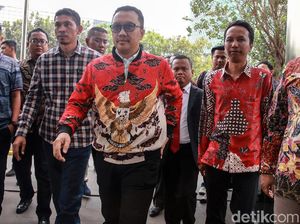 Berjaket Batik, Imam Nahrawi Diperiksa KPK