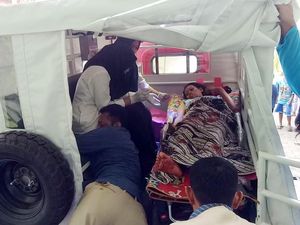 Bayi Lahir di Mobil Desa, Namanya Amdes