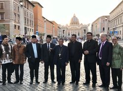 Anggota Wantimpres Yahya Cholil Bertemu Paus Fransiskus di Vatikan