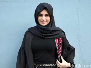 Dear Netizen, Asha Shara Nggak Lepas Hijab Kok Dear Netizen, Asha Shara Nggak Lepas Hijab Kok